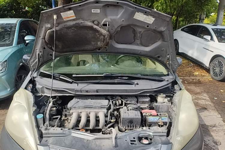 Used Honda Fit 2008 1.5L manual luxury version Engine Bay
