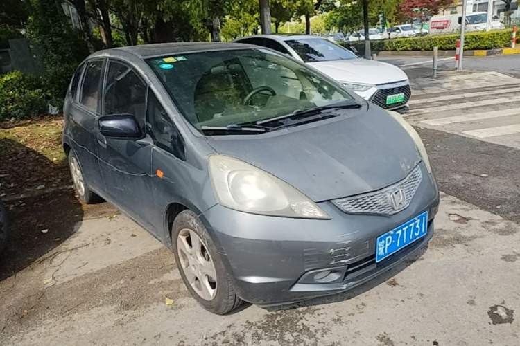 Used Honda Fit 2008 1.5L manual luxury version Front Right 45 Deg