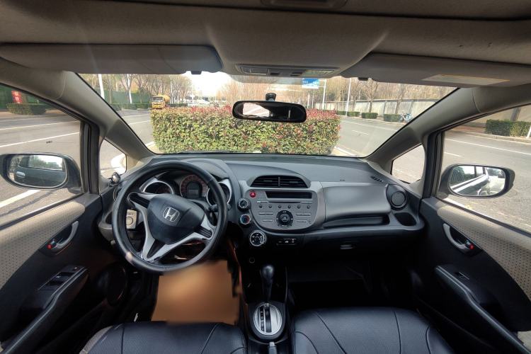 Used Honda Fit 2008 1.5L automatic luxury edition Interior 4