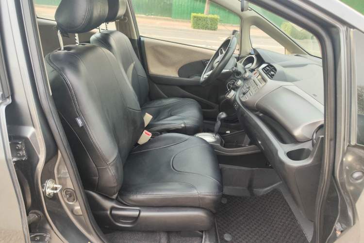 Used Honda Fit 2008 1.5L automatic luxury edition Interior 6