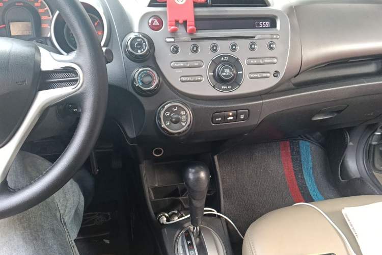 Used Honda Fit 2008 1.5L automatic luxury edition Audio And AC Panel