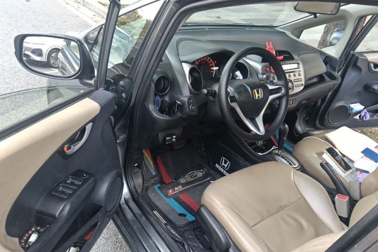 Used Honda Fit 2008 1.5L automatic luxury edition Driver Seat