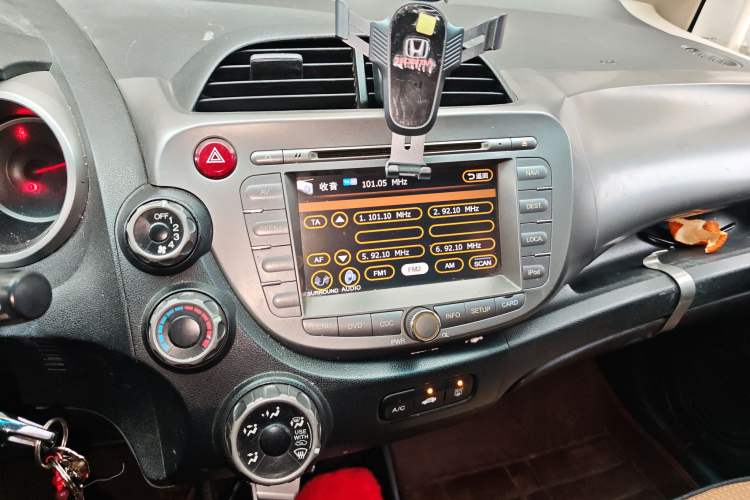 Used Honda Fit 2008 1.5L manual luxury version Audio And AC Panel