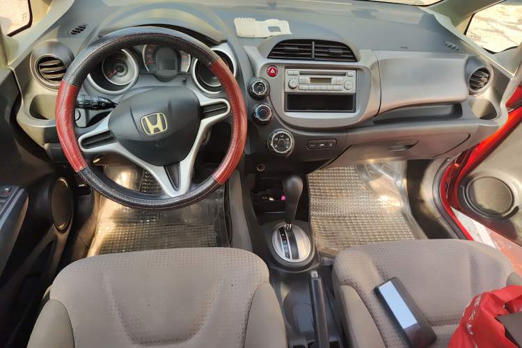 Used Honda Fit 2008 1.3L automatic comfort version Center Console