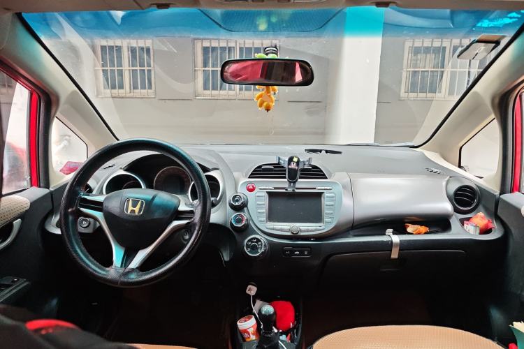 Used Honda Fit 2008 1.5L manual luxury version Center Console