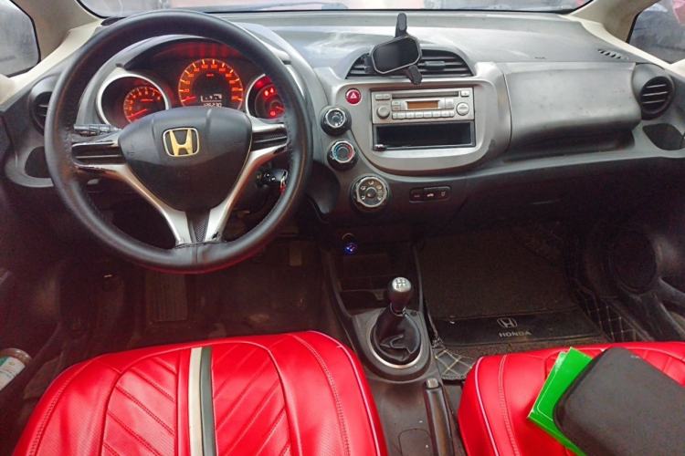 Used Honda Fit 2008 1.3L manual comfort version Center Console