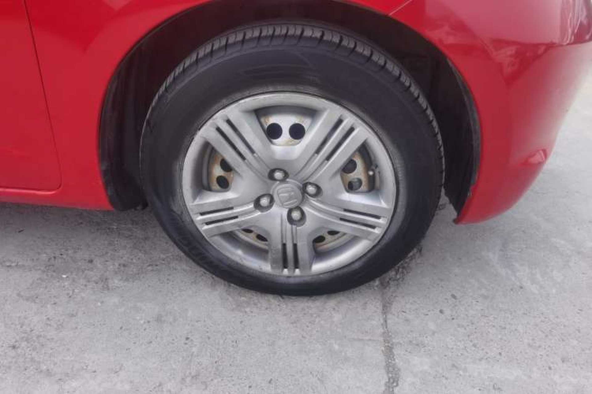 Used Honda Fit 2008 1.3L automatic comfort version Right Front Wheel Hub
