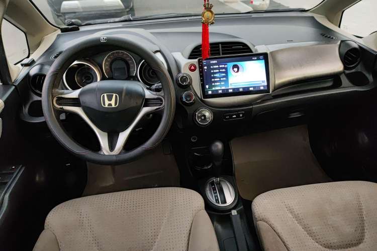 Used Honda Fit 2008 1.5L automatic luxury edition Center Console