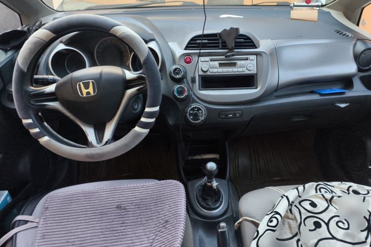 Used Honda Fit 2008 1.3L manual comfort version Center Console