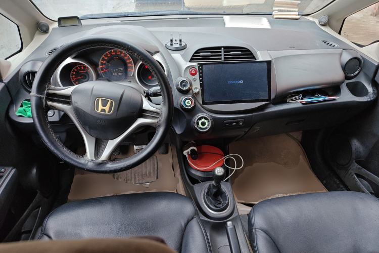 Used Honda Fit 2008 1.3L manual comfort version Center Console