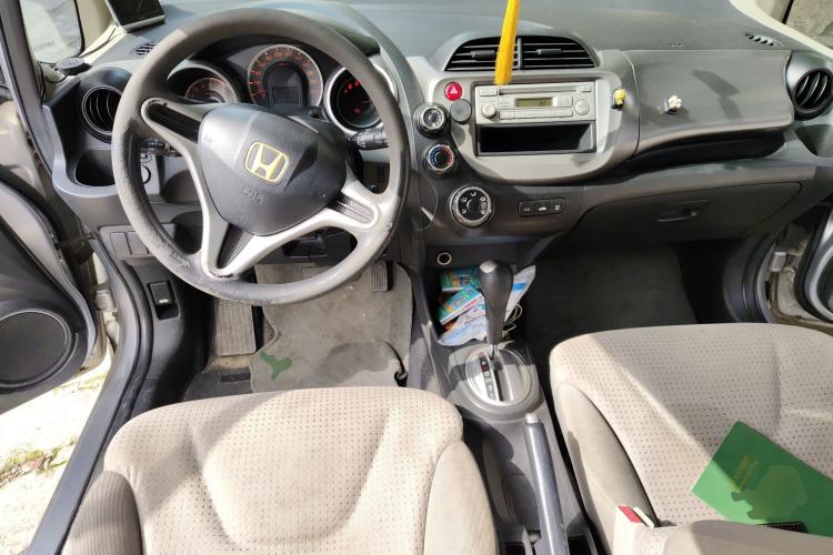Used Honda Fit 2008 1.3L automatic comfort version Center Console
