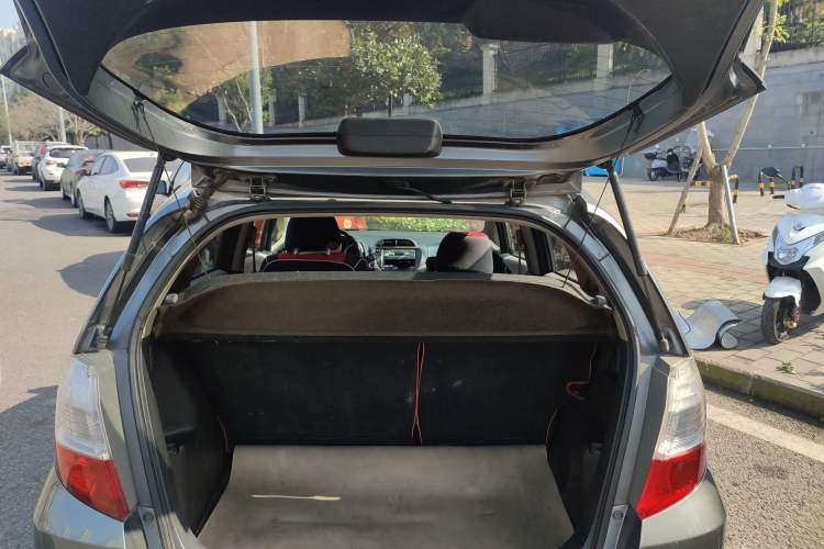 Used Honda Fit 2008 1.3L manual comfort version Trunk