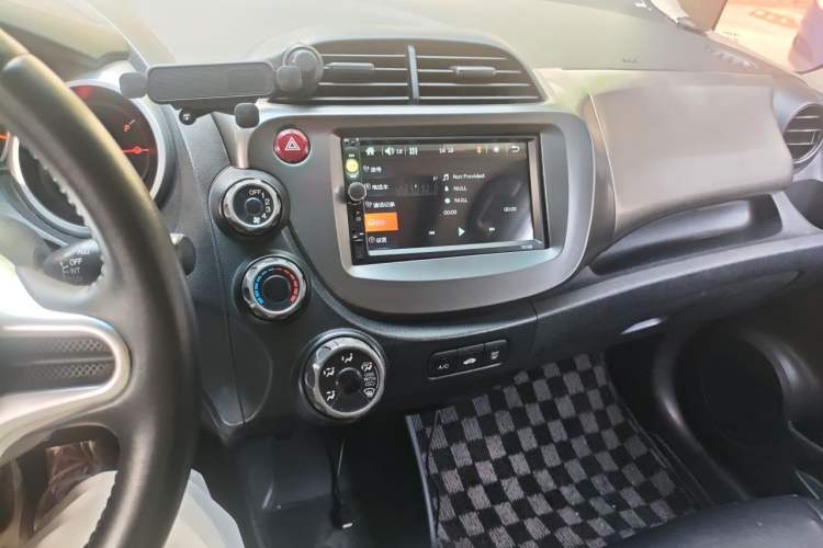 Used Honda Fit 2008 1.5L manual luxury version Audio And AC Panel