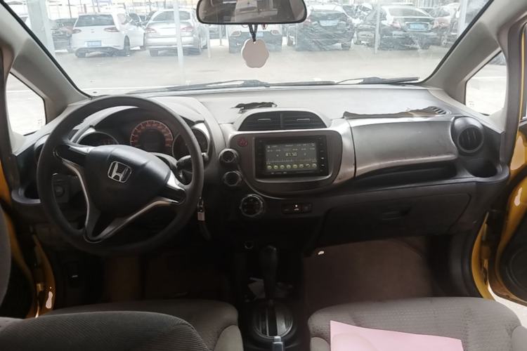 Used Honda Fit 2008 1.3L automatic comfort version Center Console