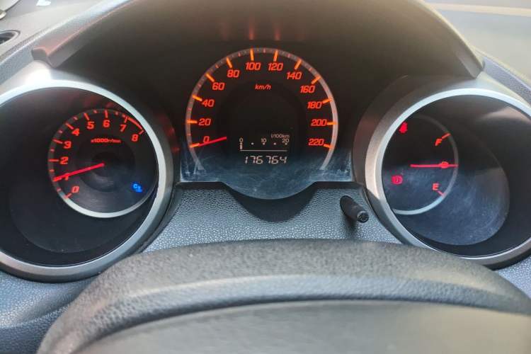 Used Honda Fit 2008 1.5L manual luxury version Odometer Close Up
