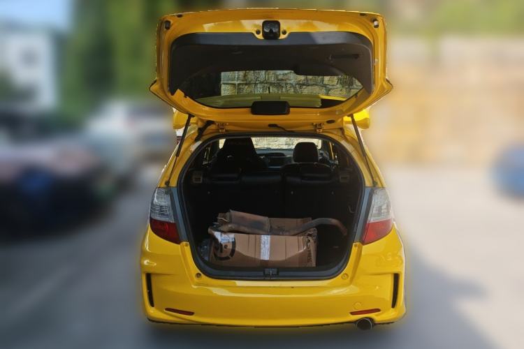 Used Honda Fit 2008 1.5L manual luxury version Trunk