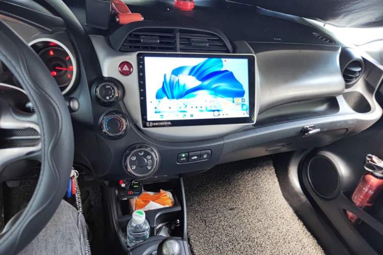 Used Honda Fit 2011 1.3L manual Comfort version Audio And AC Panel