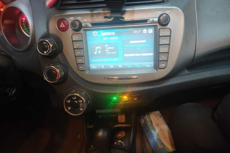 Used Honda Fit 2011 1.5L Automatic Luxury Edition Audio And AC Panel