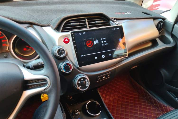 Used Honda Fit 2011 1.3L manual Comfort version Audio And AC Panel