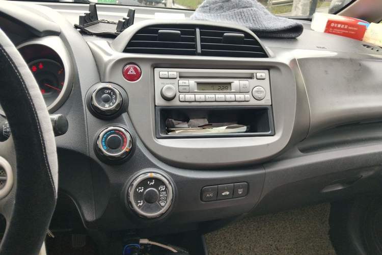 Used Honda Fit 2011 1.3L automatic comfort version Audio And AC Panel