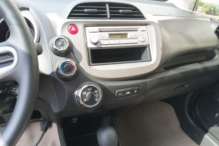 Used Honda Fit 2011 1.3L automatic comfort version Audio And AC Panel