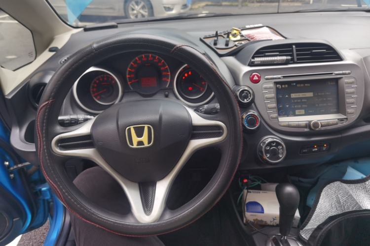 Used Honda Fit 2011 1.3L automatic comfort version Center Console