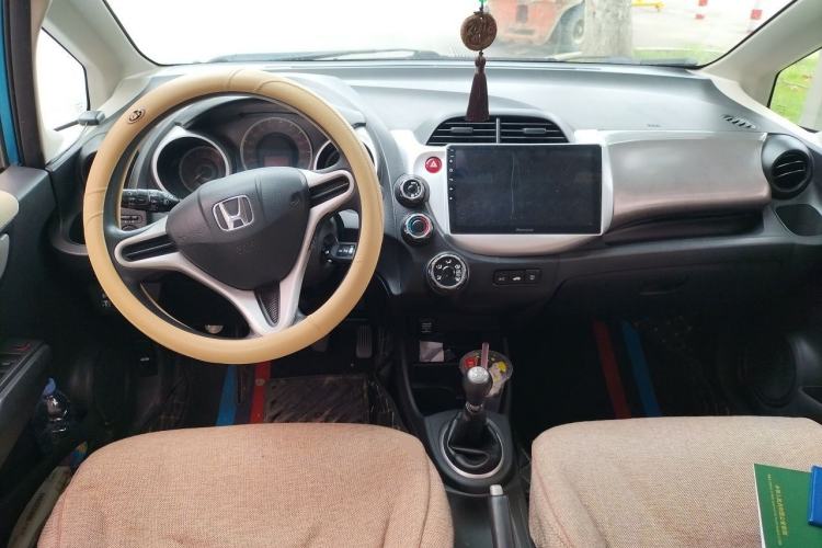 Used Honda Fit 2011 1.3L manual Comfort version Center Console