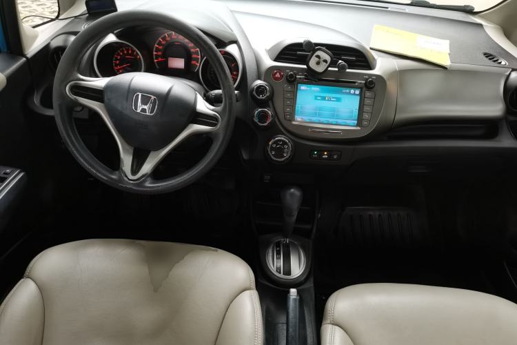 Used Honda Fit 2011 1.3L automatic comfort version Center Console