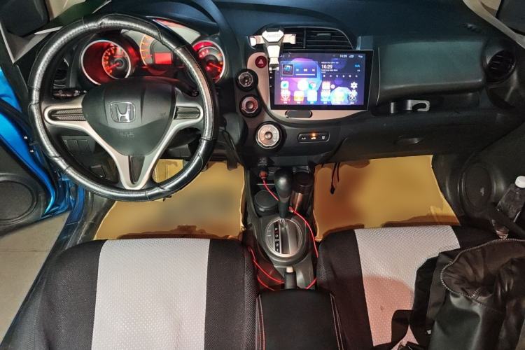 Used Honda Fit 2011 1.3L automatic comfort version Center Console