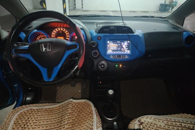 Used Honda Fit 2011 1.3L manual Comfort version Center Console