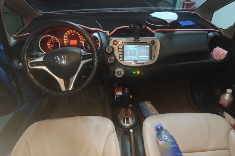 Used Honda Fit 2011 1.5L Automatic Luxury Edition Center Console