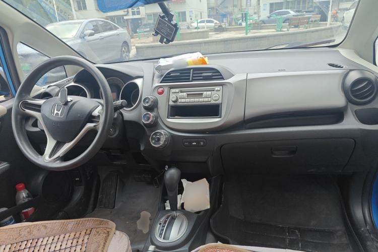 Used Honda Fit 2011 1.3L automatic comfort version Center Console
