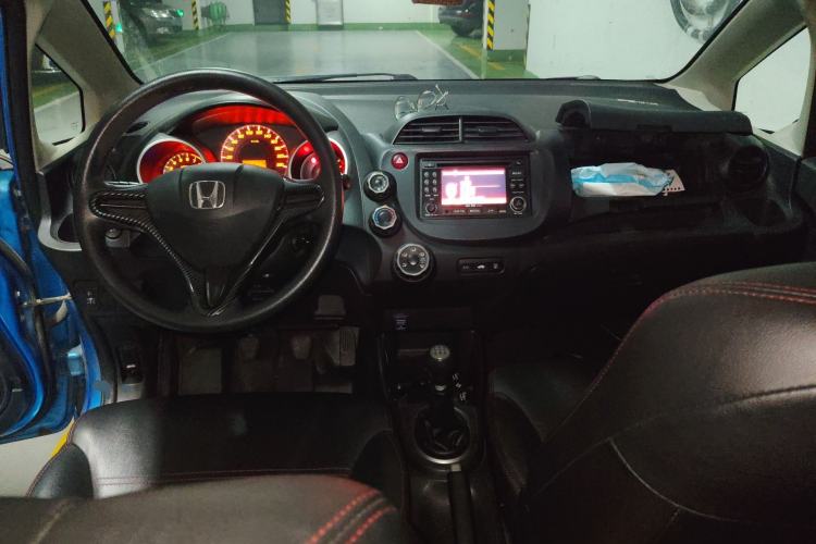 Used Honda Fit 2011 1.3L manual Comfort version Center Console