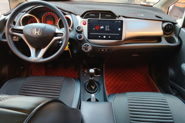 Used Honda Fit 2011 1.3L manual Comfort version Center Console