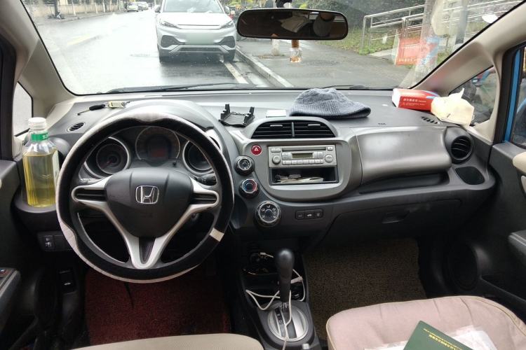Used Honda Fit 2011 1.3L automatic comfort version Center Console