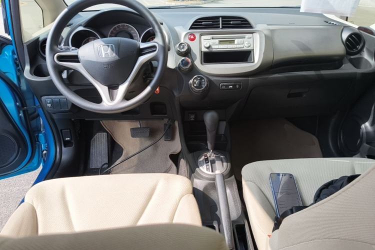 Used Honda Fit 2011 1.3L automatic comfort version Center Console