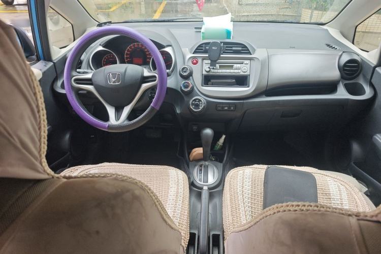 Used Honda Fit 2011 1.3L automatic comfort version Center Console