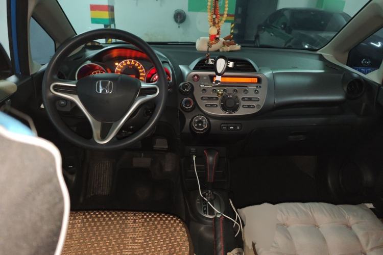 Used Honda Fit 2011 1.5L Automatic Luxury Edition Center Console
