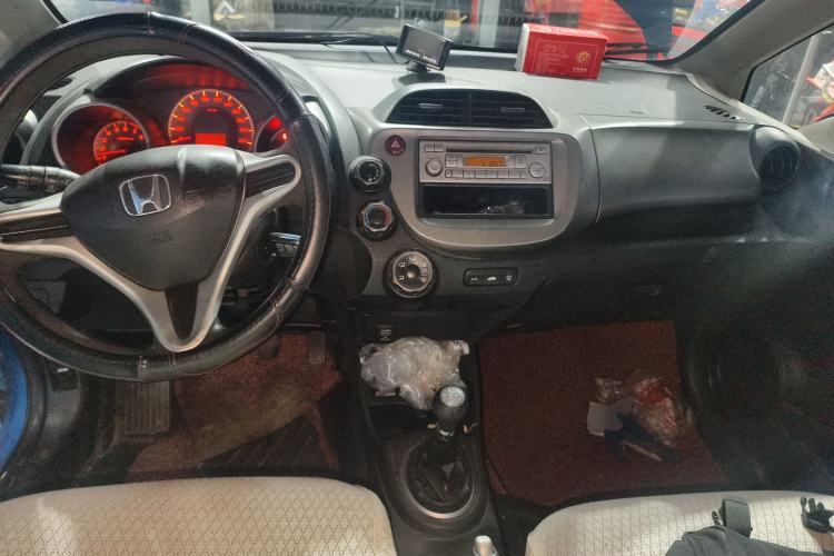 Used Honda Fit 2011 1.3L manual Comfort version Center Console