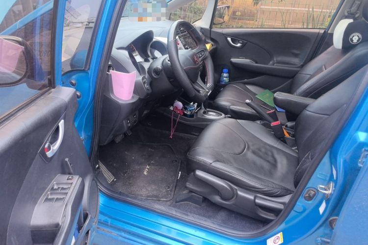 Used Honda Fit 2011 1.5L automatic panoramic sunroof version Driver Seat