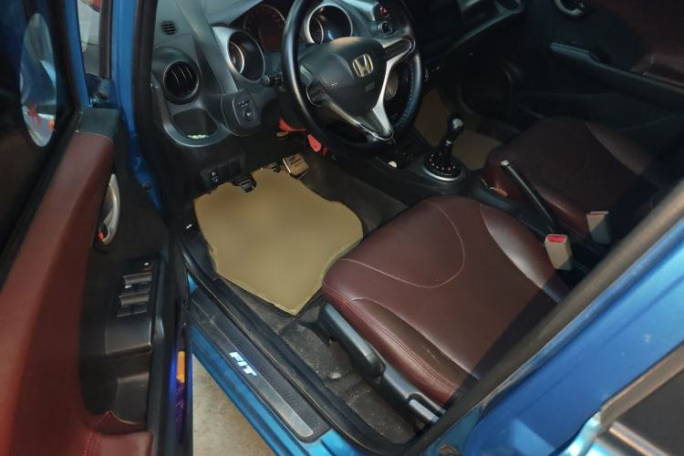 Used Honda Fit 2011 1.3L manual Comfort version Driver Seat