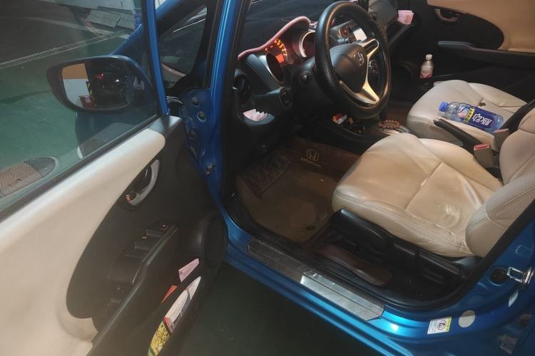 Used Honda Fit 2011 1.5L Automatic Luxury Edition Driver Seat
