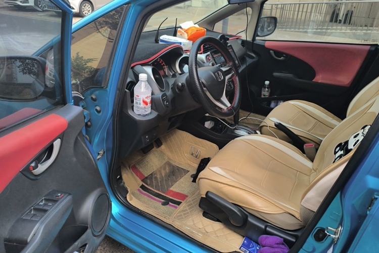 Used Honda Fit 2011 1.5L Automatic Luxury Edition Driver Seat