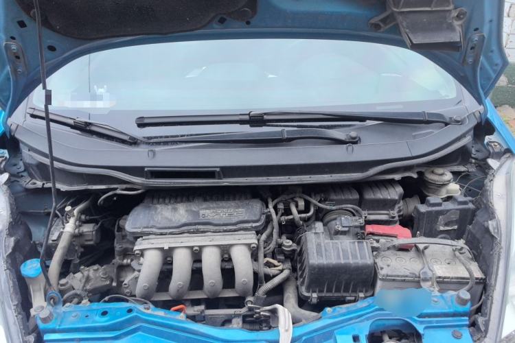 Used Honda Fit 2011 1.5L automatic panoramic sunroof version Engine Bay