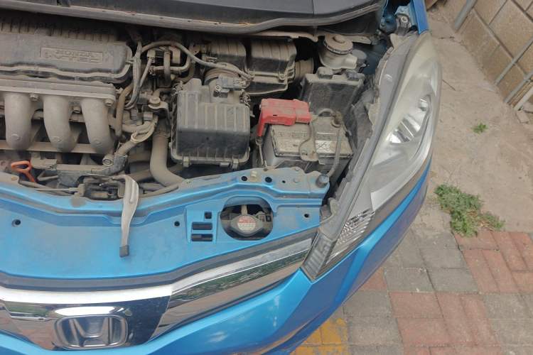 Used Honda Fit 2011 1.5L manual luxury version Engine Bay Left