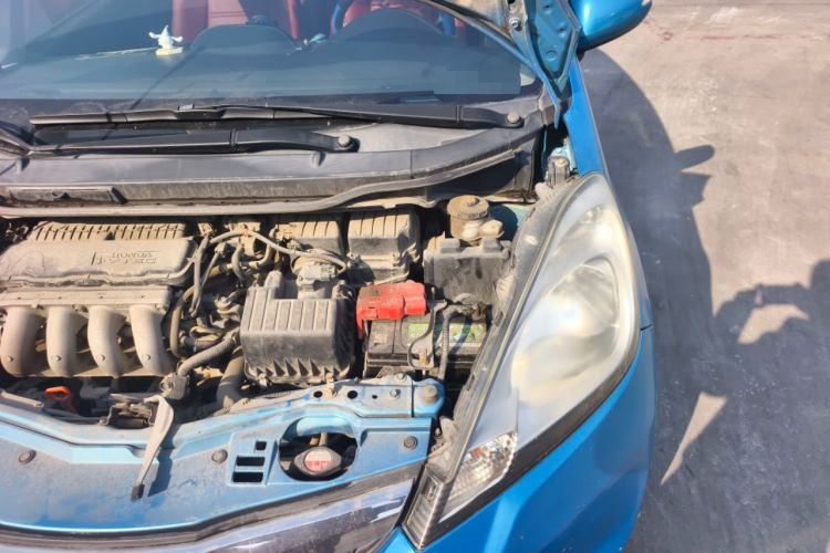 Used Honda Fit 2011 1.5L automatic panoramic sunroof version Engine Bay Left