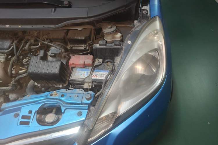 Used Honda Fit 2011 1.5L Automatic Luxury Edition Engine Bay Left