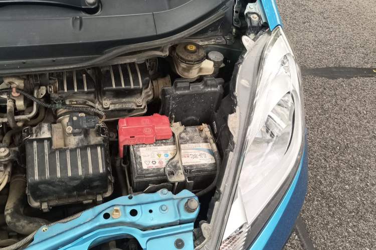 Used Honda Fit 2011 1.3L manual Comfort version Engine Bay Left