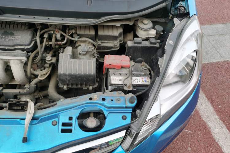 Used Honda Fit 2011 1.5L manual luxury version Engine Bay Left