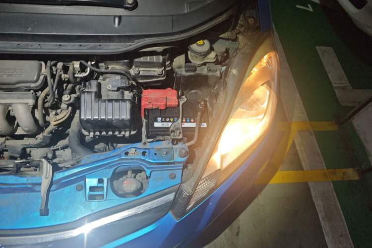 Used Honda Fit 2011 1.5L manual luxury version Engine Bay Left